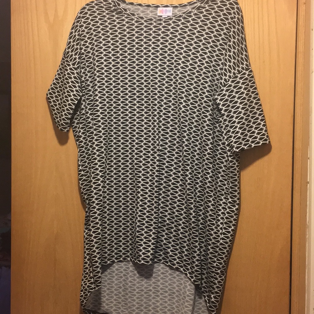 LulaRoe top black and white‎